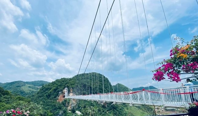 4D3N AIRPORT – HANOI – MOC CHAU